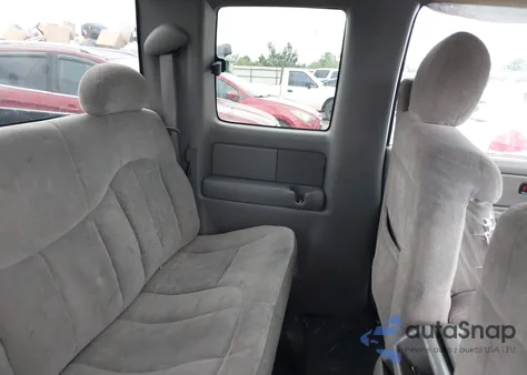 2000 Chevrolet Silverado 1500 Ls из США, поврежденный, VIN 2GCEC19T4Y1172760